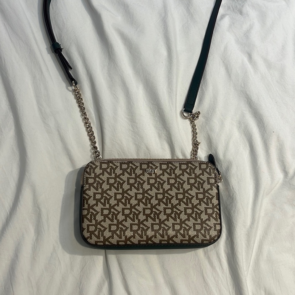 DKNY Crossbody Bag with 3 pockets